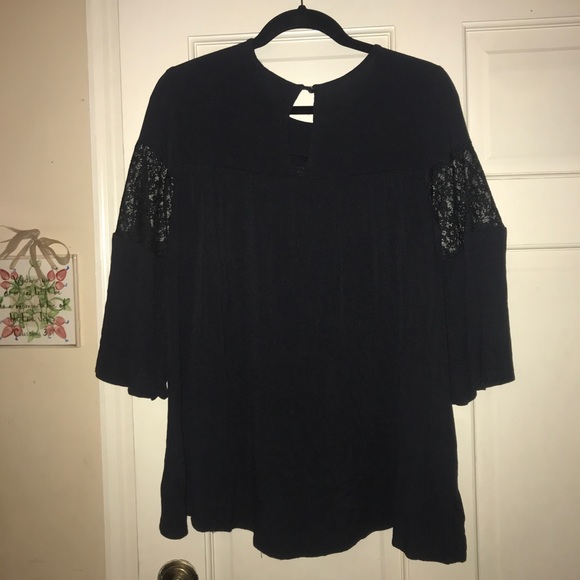 Black flowing top with flowers - Picture 3 of 3